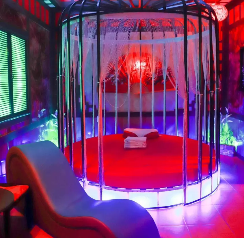 푸꾸옥 불건마 황궁 마사지 | Massage Hoàng Cung