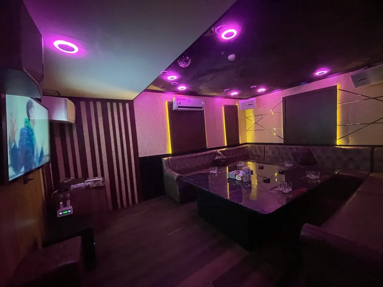 호치민 7군 퍼블릭 가라오케 - INSIDE VIBE 1 (preview)