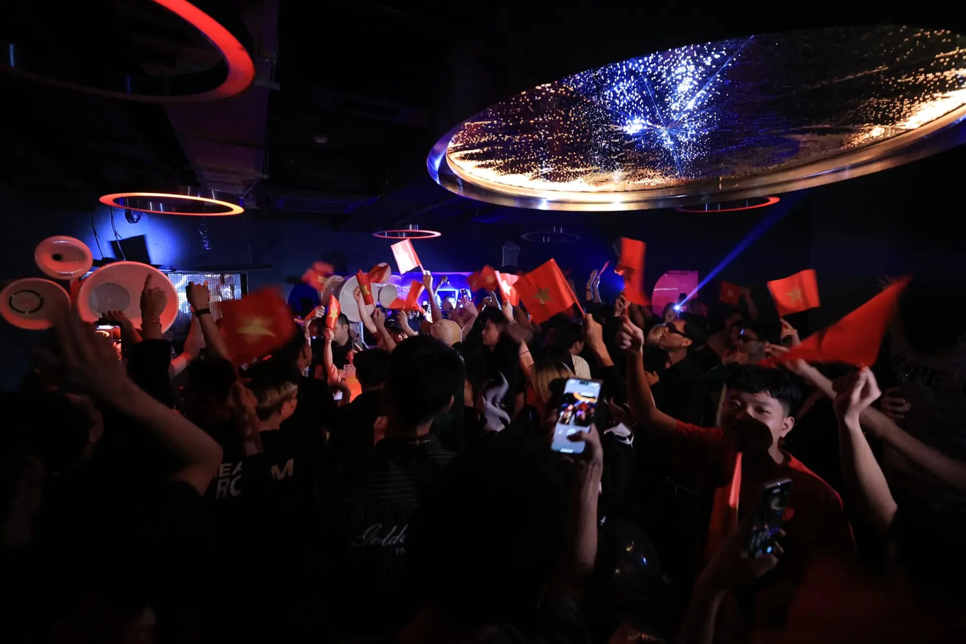 호치민 1군 로코 히트룸 클럽 | LOCO Heatroom Club