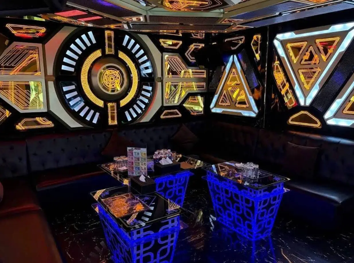 호치민 7군 더블유 가라오케 | W KTV