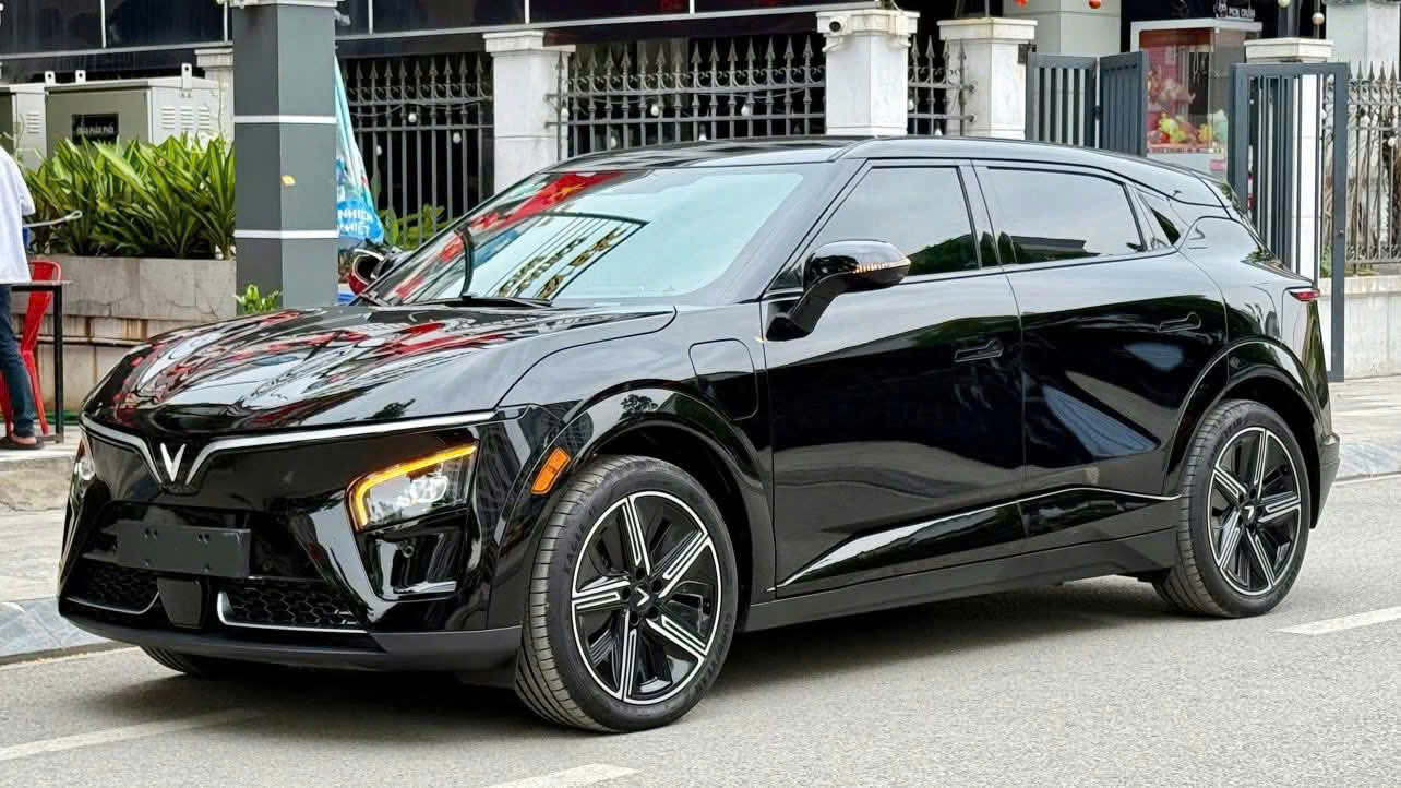 Vinfast VF7 7