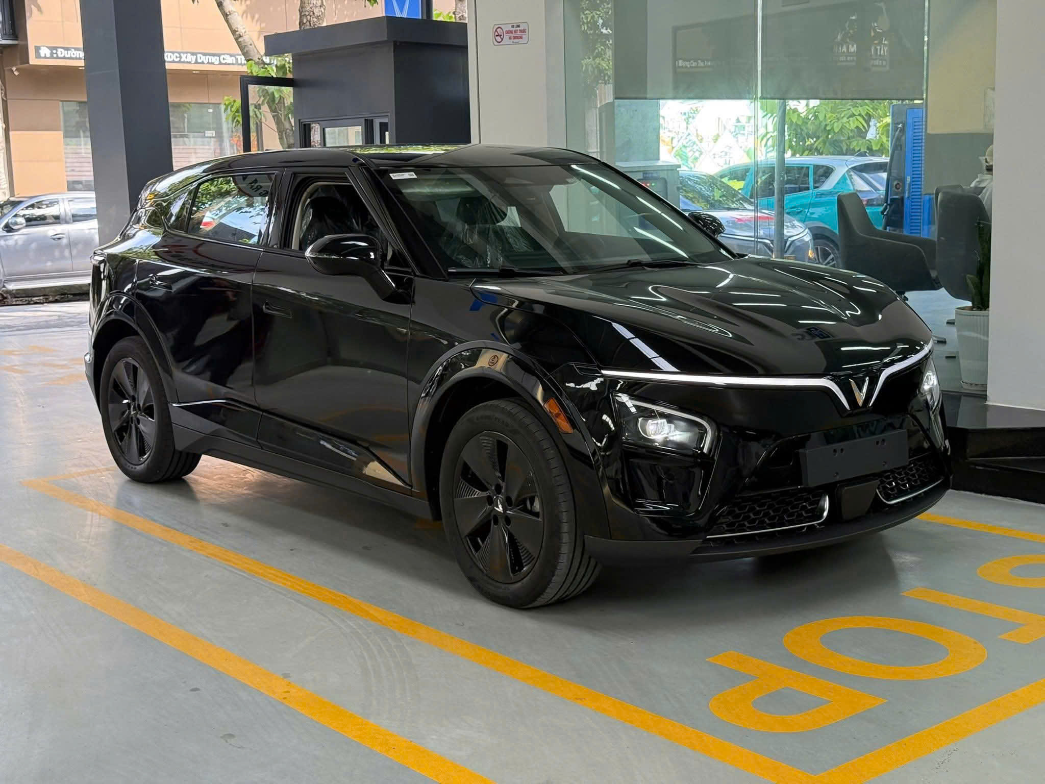 Vinfast VF7 1