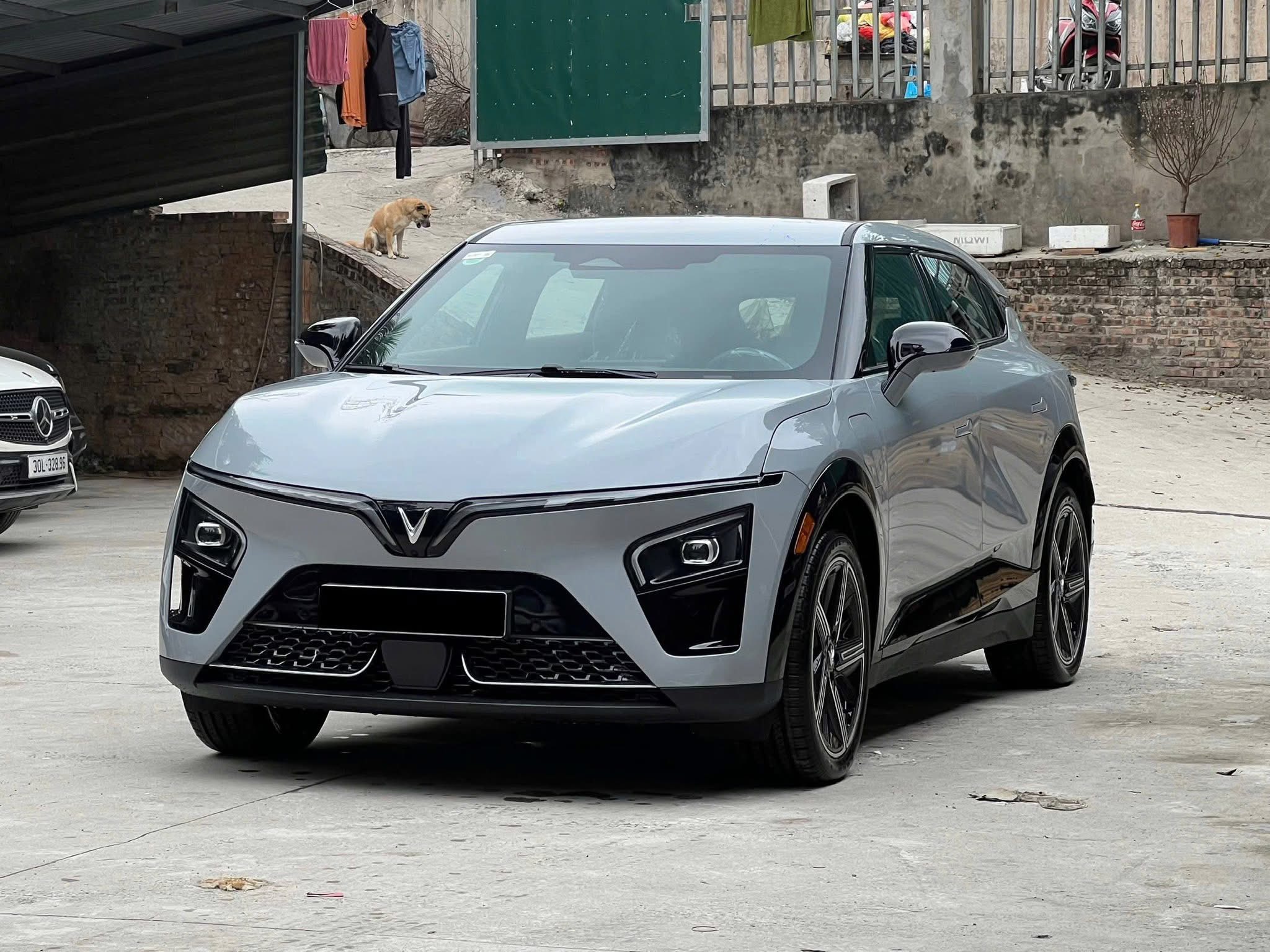 Vinfast VF7 9