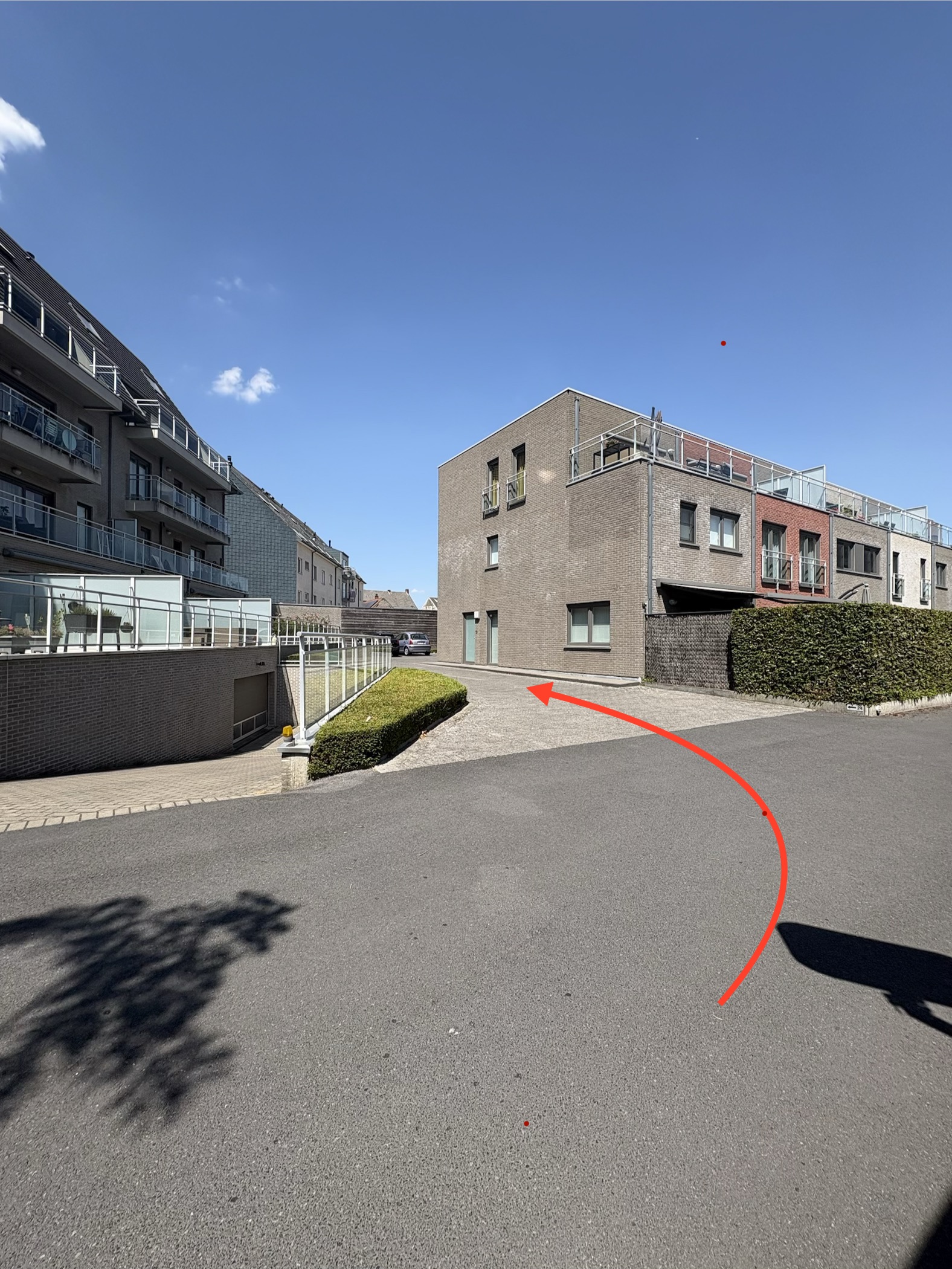 Stap 3: Sla links af richting de huisjes met haag