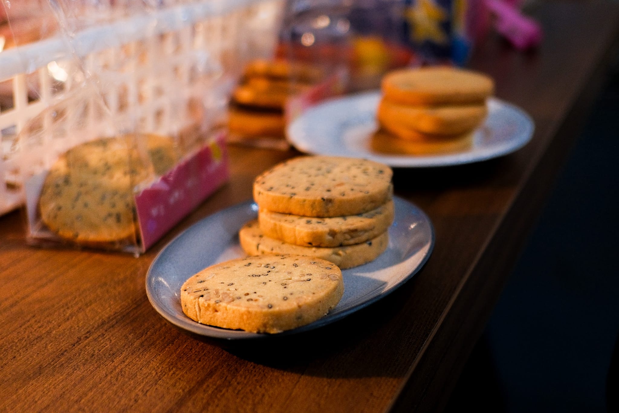 慢飛天使親手製作的餅乾,形狀或許不完美,卻蘊含溫暖與真誠。