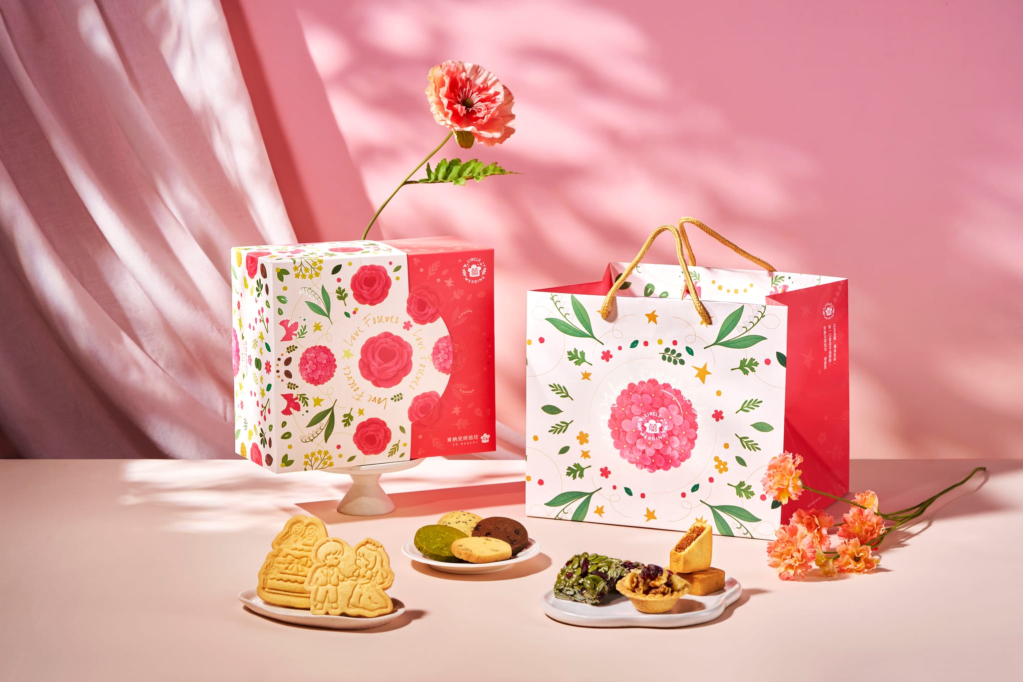 典雅的喜餅禮盒與手提袋,搭配精緻手作點心,展現送禮的質感與心意。