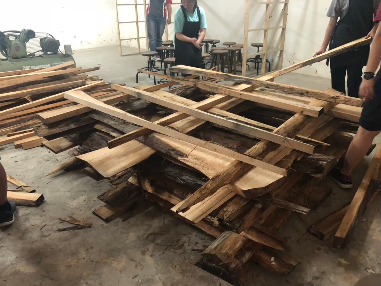 「木材銀行」計畫將工廠餘料整理後，捐贈給偏鄉或有工藝課需求的學校。