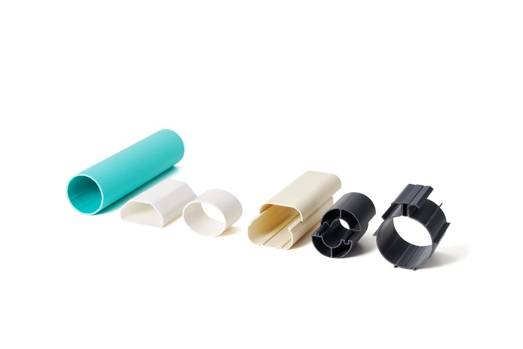 合眾塑膠多樣化塑膠管材與配件去背產品照片。