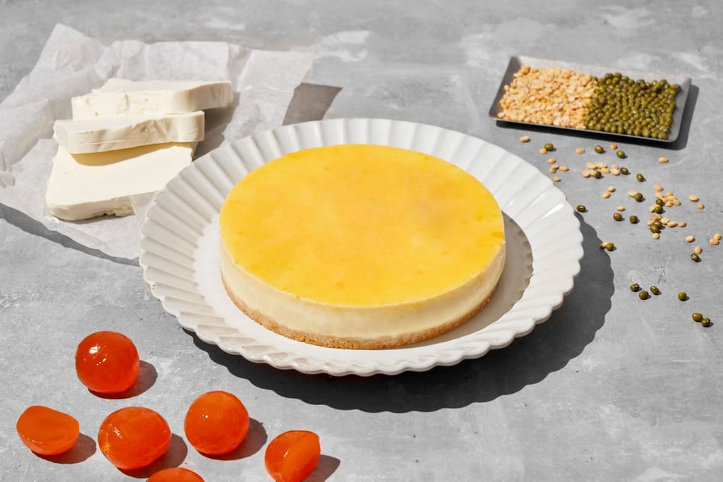 1%bakery為2020母親節推出的鹹蛋黃乳酪蛋糕，搭配乳酪、鹹蛋黃與綠豆仁。