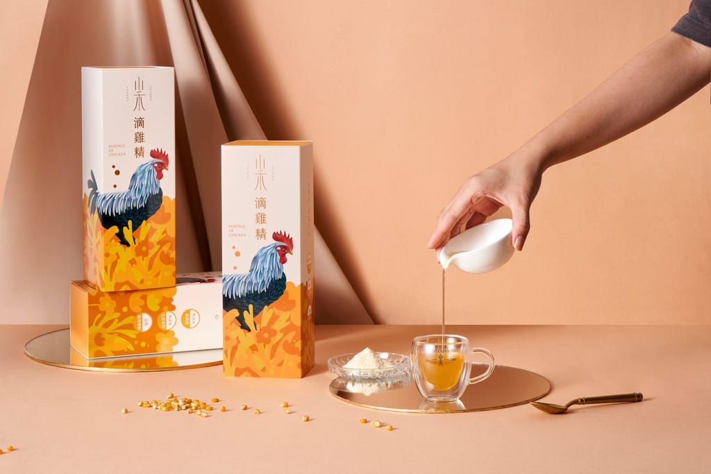 山禾滴雞精產品搭配飲用情境，展現滋養與真誠品牌價值。