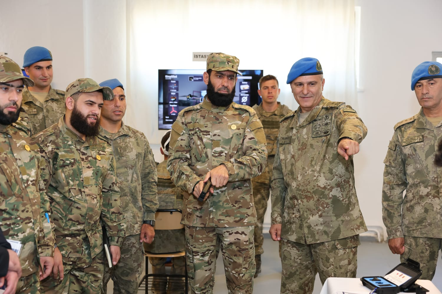 Syrische Militärdelegation begutachtet VISOR – Bild 2