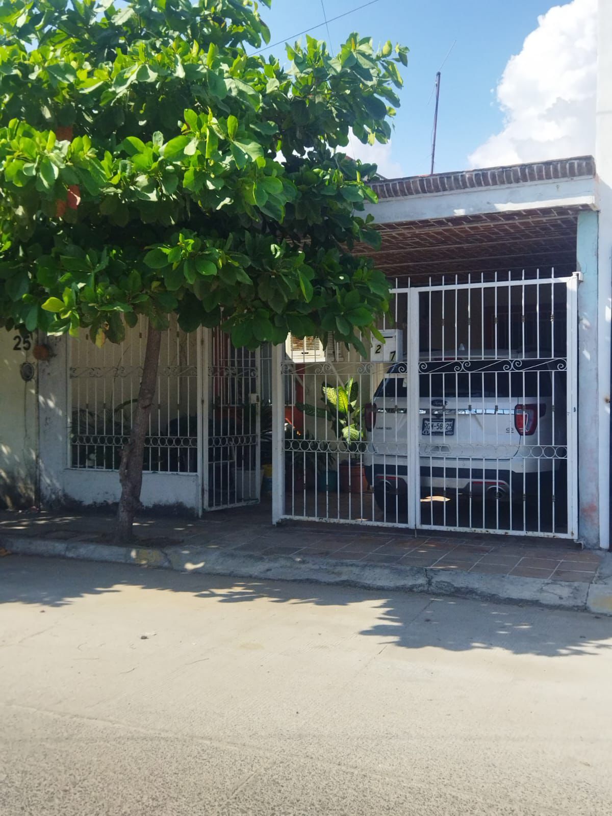 Casa en Venta — Calle Manzanillo, Roma Sur, Cuauhtémoc - Vista 2