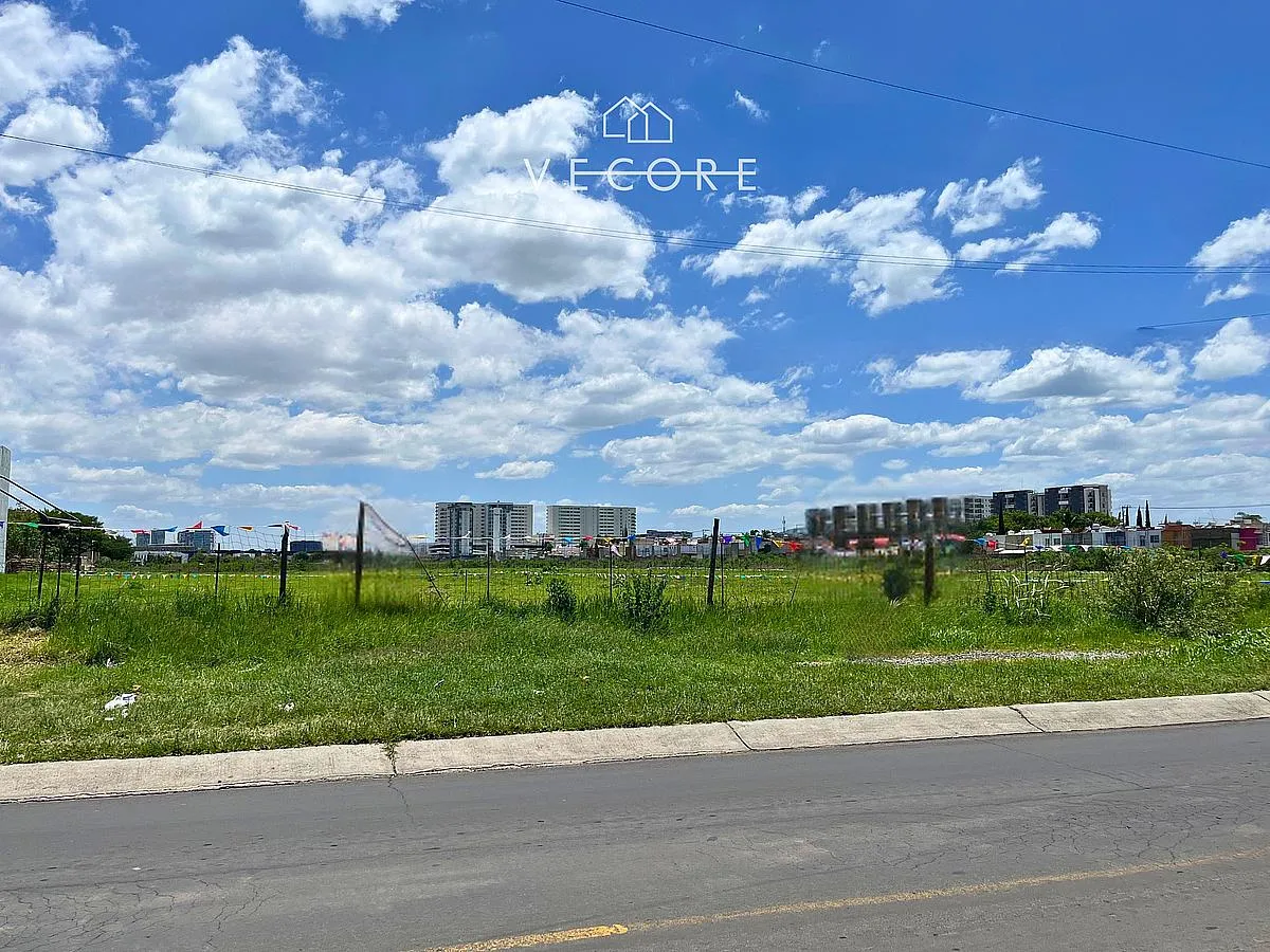 Terreno en Venta - Avenida Valle de Atemajac, Jardines del Valle, Zapopan - $67,576,000 - Vista Principal Terreno en Venta - Avenida Valle de Atemajac, Jardines del Valle, Zapopan - $67,576,000 - Vista Principal