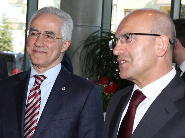 Türkiye Müteahhitler Birliği’nin 32. Olağan Genel Kurulu Genel Merkez Binası'nda gerçekleştirildi. Başbakan Yardımcısı Mehmet Şimşek’in de katıldığı Genel Kurul’da Mithat Yenigün yeniden başkan seçildi.