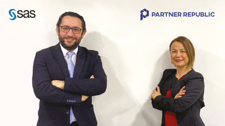 Partner Republic CEO'su Demet Yarkın ve SAS Güneydoğu Avrupa, Türkiye ve Orta Asya İş Ortaklarından Sorumlu Genel Müdür Yardımcısı Tuğrul Altınel görseli Experience Lifes'da.