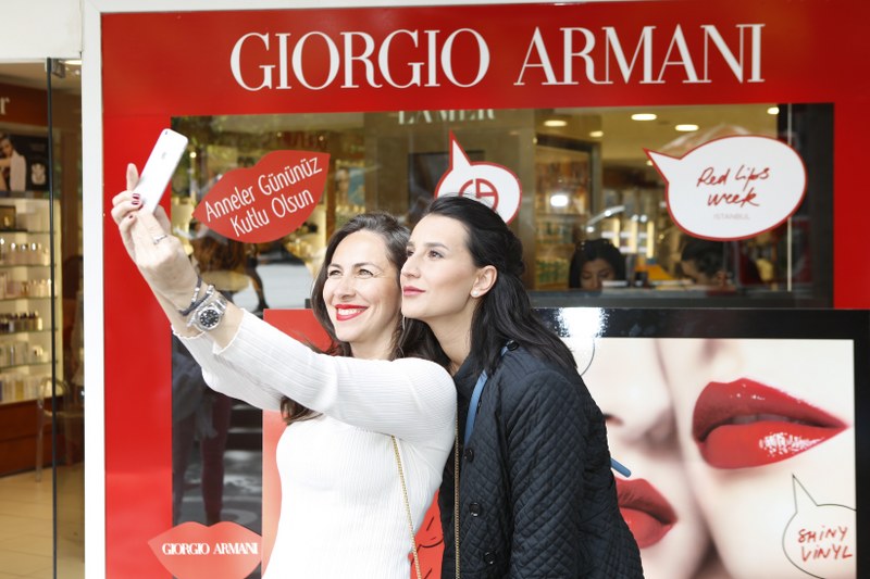 Loreal markasının ürün grubunda yer alan Yves Saint Laurent ve Giorgio Armani markaları, yeni sezona ait ruj ve parfüm lansmanlarını Ankaralılar ile buluşturdu.