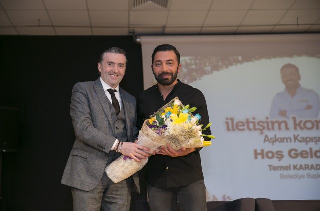 Aşkım Kapışmak, Küçükçekmece Belediyesi tarafından düzenlenen etkinlikte okurlarıyla buluştu. Küçük Mutluluklar Kitabı, Aşkımın Beden Dili kitaplarının yazarı Kapışmak, davranış bilimlerine ilişkin bilgileri stand-up gösterisi ile sunarak, katılımcılara keyifli dakikalar yaşattı.