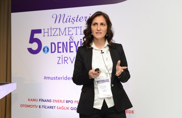 Facebook’a bilgisayardan ya da mobilden girip KasapDöner sayfasını açan kullanıcı, buradaki “Mesaj Gönder” butonuna tıklayarak Facebook Messenger’de KasapDöner’in sohbet botuyla yazışmaya başlıyor.