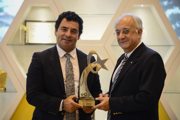 Bursa Oyak Renault Fabrikaları’nda, Türkiye’de ‘Yılın Otomobili’ gurur günü.
