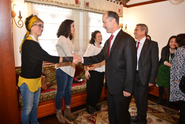 Yunus Emre Enstitüsü Başkanı Prof. Dr. Şeref Ateş, Küresel Kamu Diplomasisi Ağı'nın (GPDNet) 2013 yılında Seul'de kurulduğunu ve Enstitünün 2016 yılından beri kuruluşun başkanlığını yürüttüğünü hatırlattı.