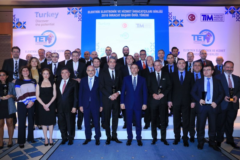 TİM Başkanı Mehmet Büyükekşi, TET Yönetim Kurulu Başkanı Dr. Fatih Kemal Ebiçlioğlu ve sektör temsilcilerinin katıldığı törende Türkiye geneli Elektrik Elektronik, Hizmet sektörü, Edebi Eser ve Televizyon Dizileri alanlarında en çok ihracatı gerçekleştiren firmalar ödüllendirildi.Elektrik Elektronik ve Hizmet İhracatçıları Birliği (TET) 2016 yılı İhracat Başarı Ödülleri