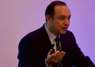 Dünya Çimento Birliği (World Cement Association) Başkanı Emir Adıgüzel, Türkiye çimento sanayinin ciddi bir kapasite fazlası problemiyle karşı karşıya kaldığını ve arz fazlası nedeniyle en düşük çimento fiyatlarının Türkiye’de olduğunu söyledi.