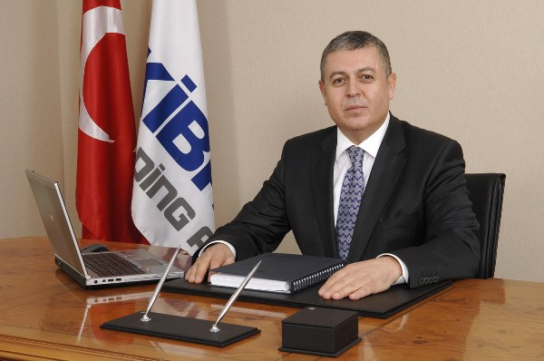 Kibar Holding bünyesinde Dış Ticaret Koordinatörlüğü görevini yürüten Haluk Kayabaşı, Mayıs 2012 itibari ile Metal Grup Başkanlığı görevini icra etmiş ve Kibar Holding Yönetim Kurulu Üyeliği’ne seçilmiştir.