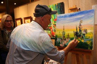 Hilton İstanbul Bosphorus’un lobi katında yer alan Arp Gallery, dünyaca ünlü ressam Hikmet Çetinkaya’nın kişisel sergisi “Unutma” için bir kez daha kapılarını açtı.