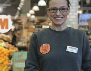 Mağazalarında engelli ve yaşlı müşterileri için sunduğu ayrıcalıklı hizmetleri bir çatı altında toplayan Migros, ‘Engelsiz Mağaza’ projesini hayata geçirdi.