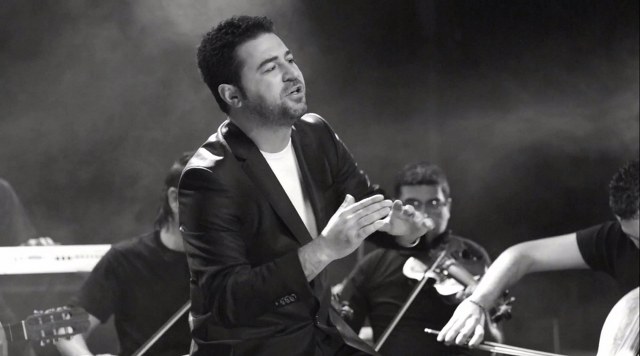 Cem Davran, Bahtiyar Engin, Yıldıray Şahinler, Selin Yeninci ve Erkan Can rol alıyor.