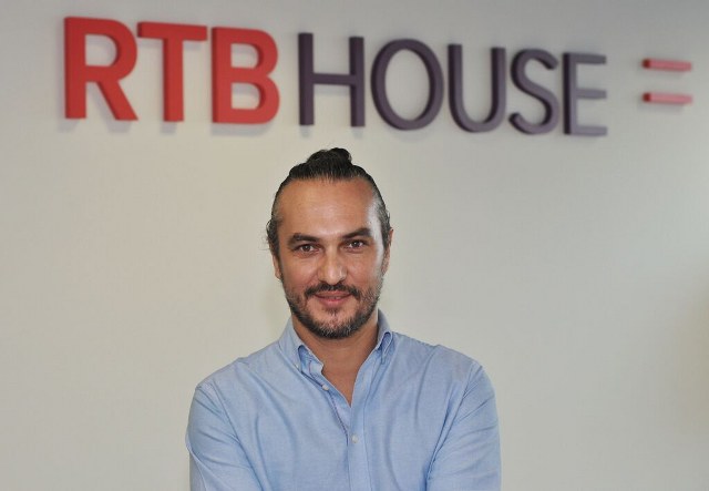 E-ticaretin doğası gereği veri odaklı olduğunu dile getiren RTB House Türkiye Ülke Müdürü Okay Tuğ.