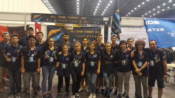 Türkiye All Star takımı, Çin’de düzenlenen FIRST Uluslararası Robot Yarışması’nda (China FIRST Robotics Competition – FRC) 77 takım içerisinde 8’inci oldu ve “İlham Veren Takım” ödülüne (Inspiration Award) layık görüldü.