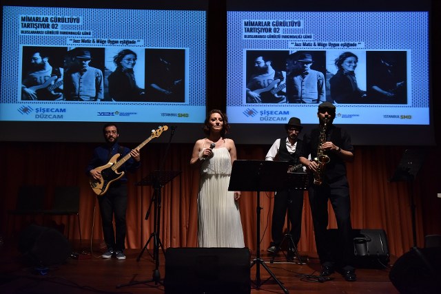 Şişecam Düzcam’ın Gürültü kontrol camı Şişecam Akustik Lamine Camını birebir test etme imkânı bulan katılımcılar etkinlikte, Şişecam Düzcam’ın, modern ve ileri teknoloji kullanarak ürettiği camları hakkında bilgi sahibi olurken, gürültünün yarattığı olumsuz etkilerden kurtulmanın yollarına ilişkin bilgilendirildi.