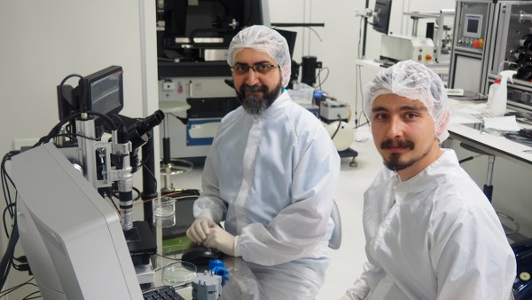 Türk bilim insanları Yrd. Doç. Dr. Özgür Kocatürk, Doç. Dr. Albert Güveniş ve doktora öğrencisi Sefa Zülfikar’ın geliştirdiği ağız içi aparatı sayesinde hastalık artık kolayca tedavi edebilecek.