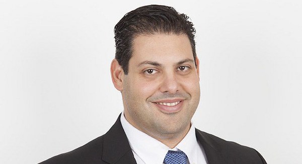 Yomi Kastro, Inveon Bilgi Teknolojileri'nin ve Inventures'ın kurucusu ve CEO'sudur