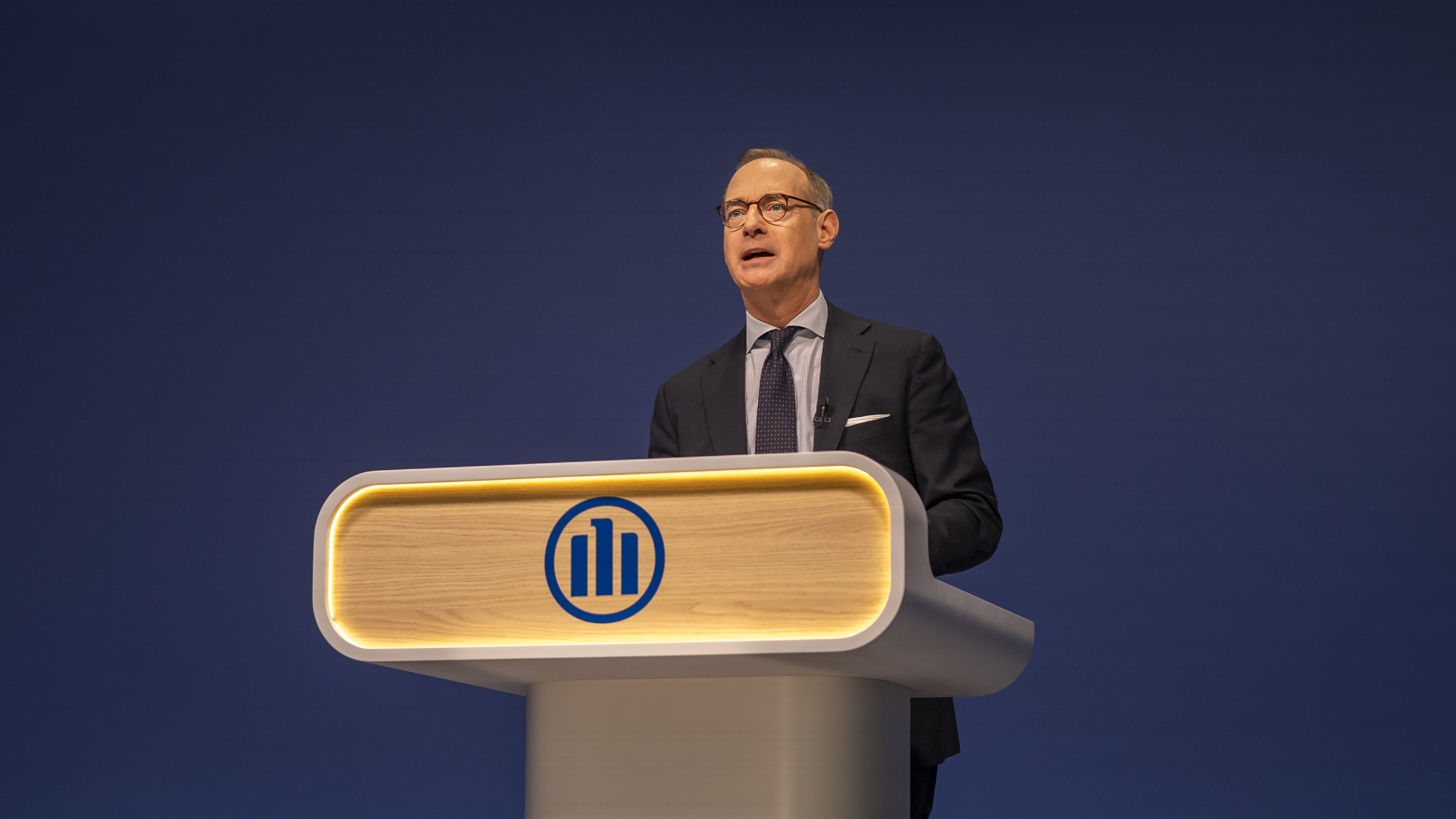 Oliver Bäte: Allianz CEO - Engineering Digital Insurance Leadership for Global Markets
