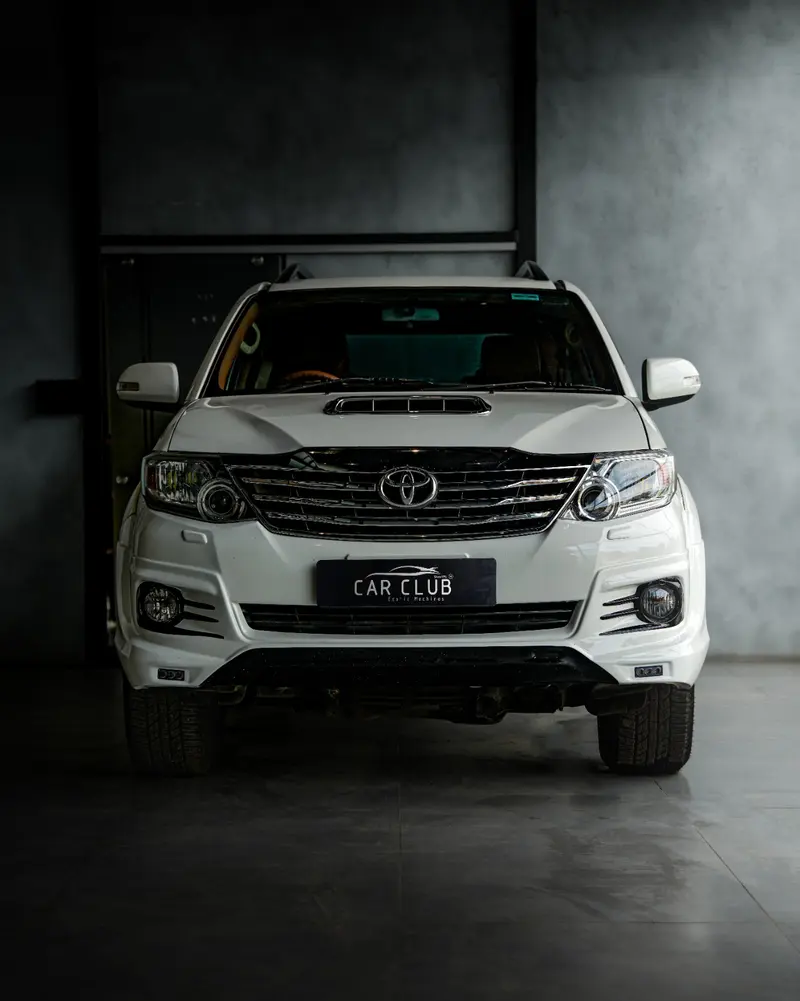 2012 TOYOTA FORTUNER — photo 1