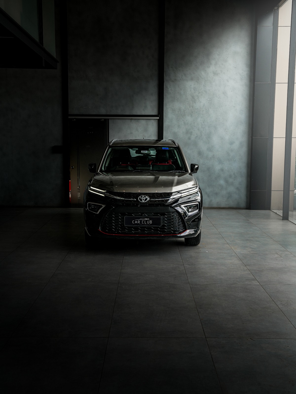 2025 Toyota  Urban Cruiser Hyryder V Hybrid-Signature Edition