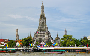 Bangkok couple trip