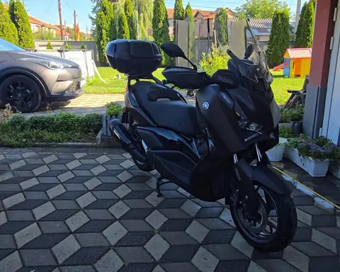 Yamaha X-MAX 2025