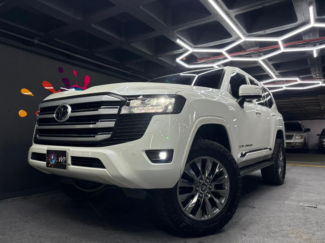 Toyota Land Cruiser 300 (LC300) – 2024