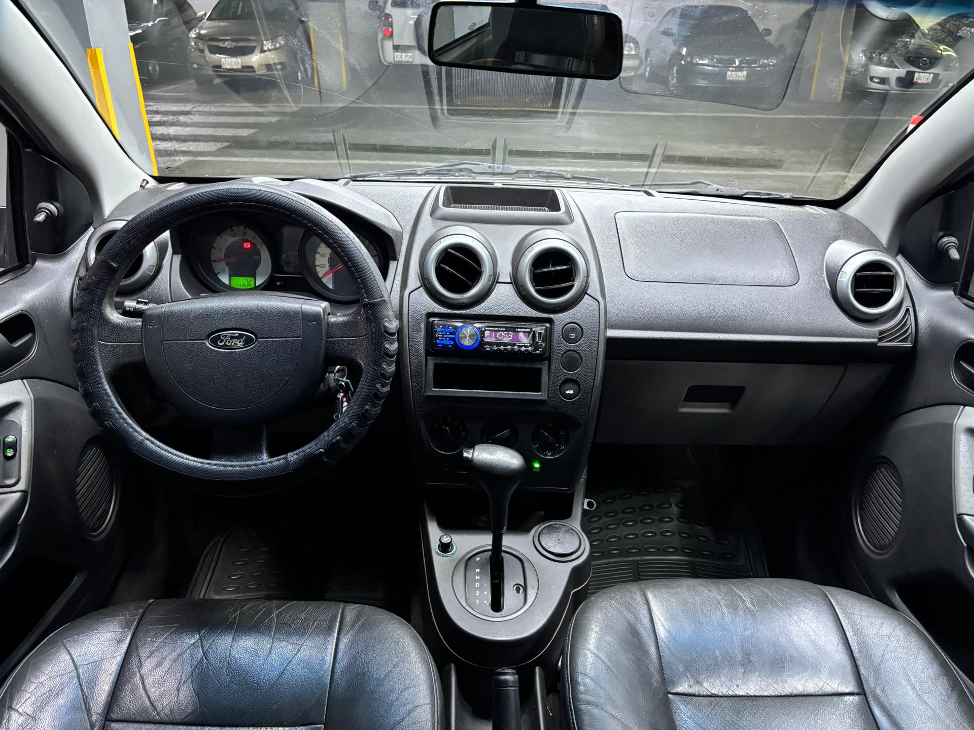 Ford Fiesta Max 1.6 - Año 2010 miniatura 15