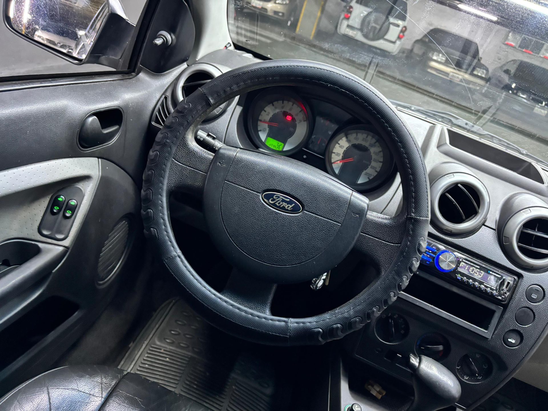 Ford Fiesta Max 1.6 - Año 2010 miniatura 16