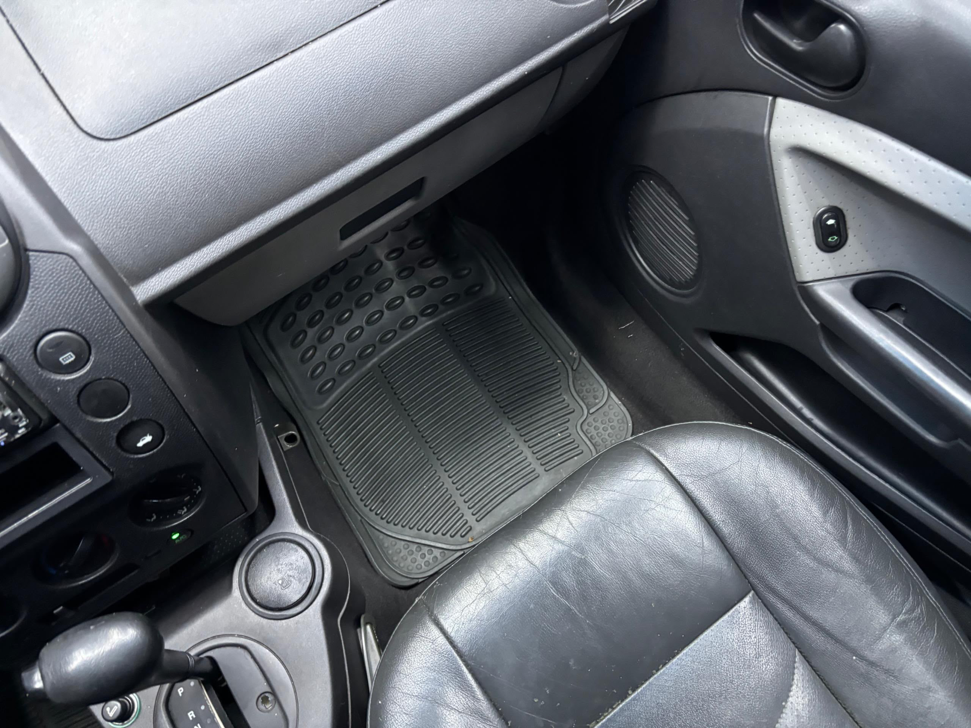 Ford Fiesta Max 1.6 - Año 2010 miniatura 17