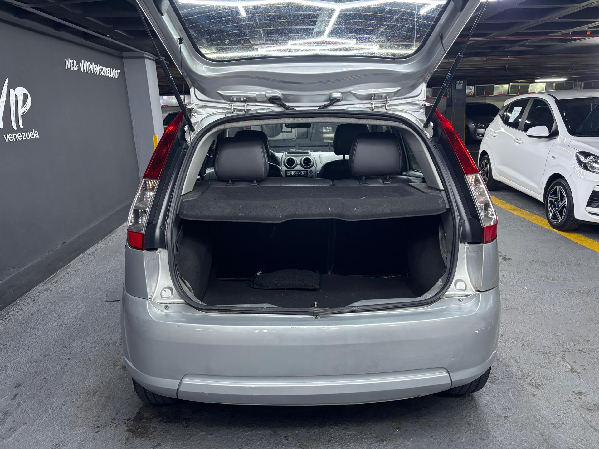 Ford Fiesta Max 1.6 - Año 2010 miniatura 18