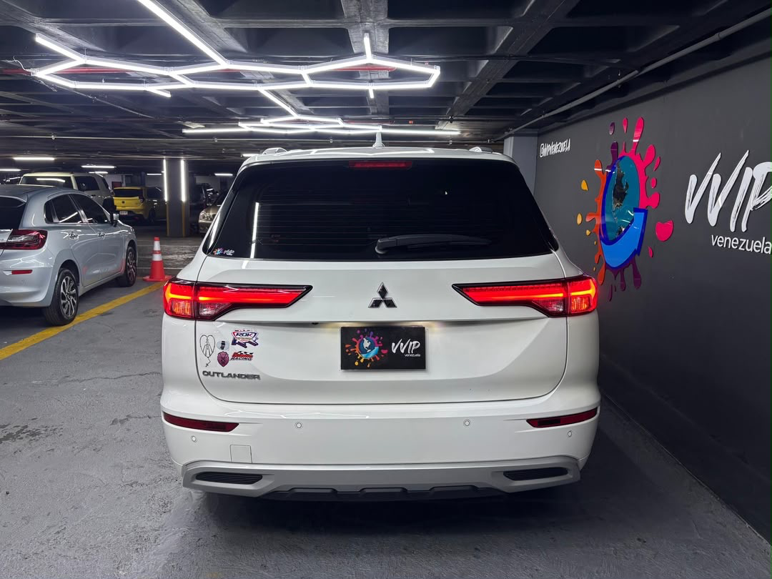 Mitsubishi Outlander - Año 2024 miniatura 4