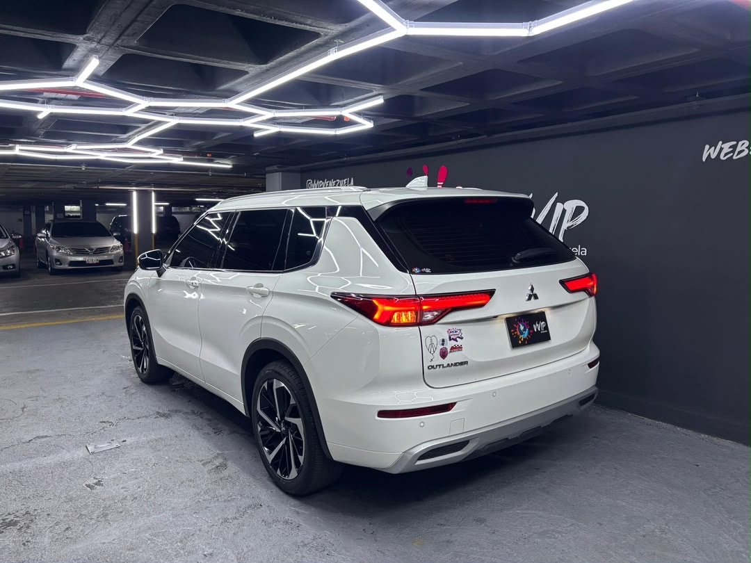 Mitsubishi Outlander - Año 2024 miniatura 7