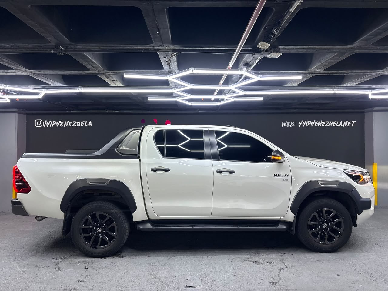 Toyota Hilux SR5 Adventure - Año 2021 miniatura 6