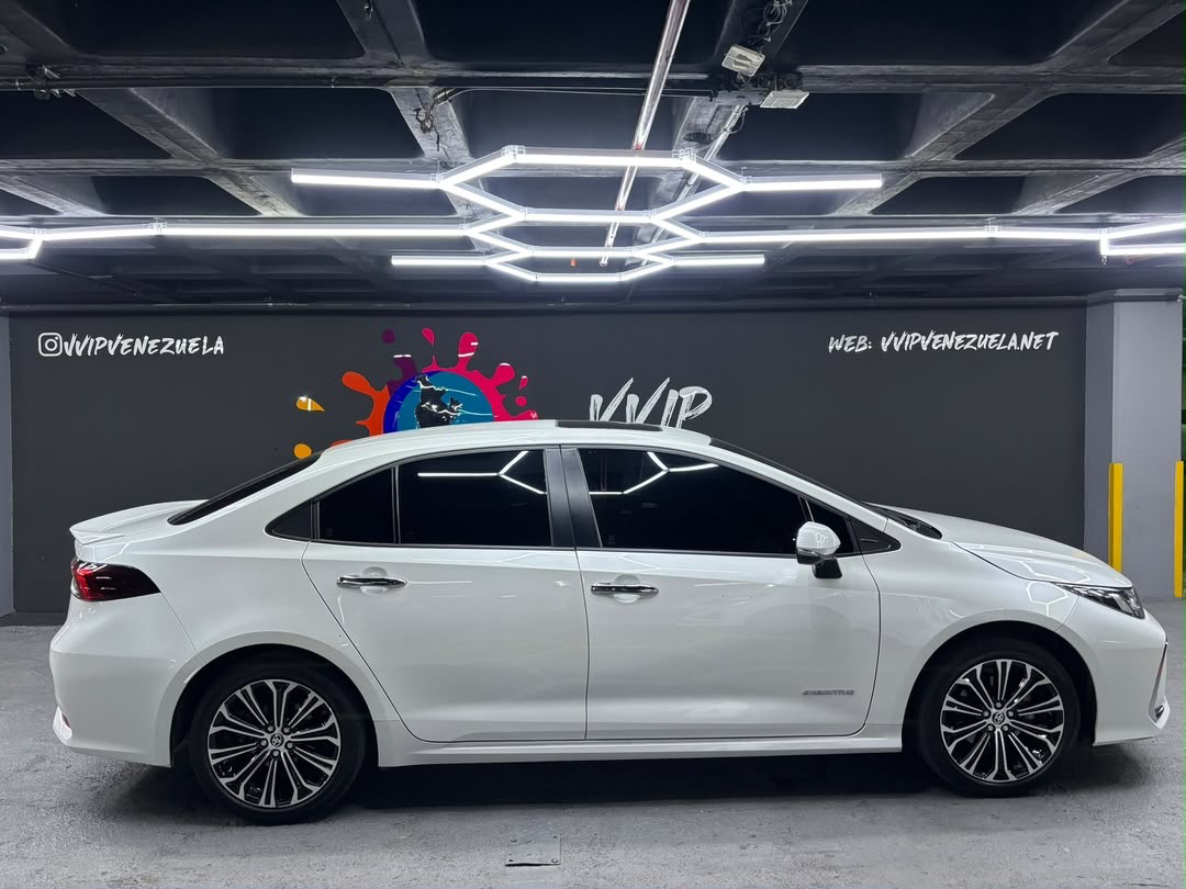 Toyota Corolla Executive 1.5 Dubai - Año 2023 miniatura 5