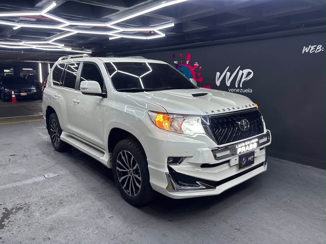 Toyota Prado VX 70 Aniversario Dubai - Año 2023 miniatura 2